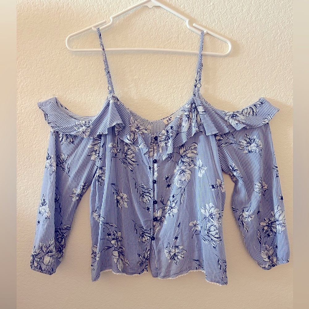 Jolt Gray Ruffled Buttoned Blouse